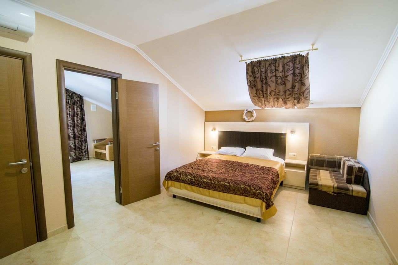 Kovcheg Hotel Затока Экстерьер фото